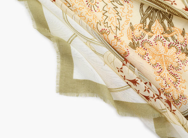 MANZINI Skjerf 130 x 130 cm Sand 13 