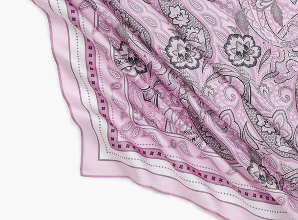 NOHR Maya Silkeskjerf 65 x 65 cm Lys Rosa 51 
