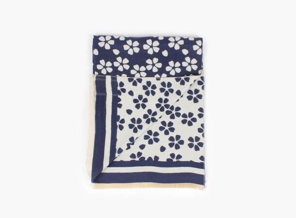 MANZINI Mellomtykt Skjerf med Blomster Marine blå 79 