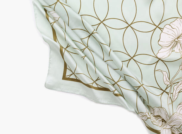 MANZINI Satengskjerf med Mønster Lys grønn 81 