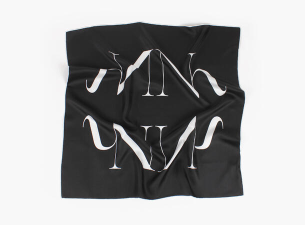 NOHR Embla Emblem Silk Scarf 65 x 65 cm Sort 09 