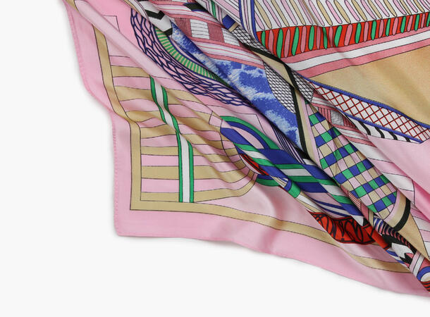 MANZINI Satengskjerf med Mønster Rosa 55 