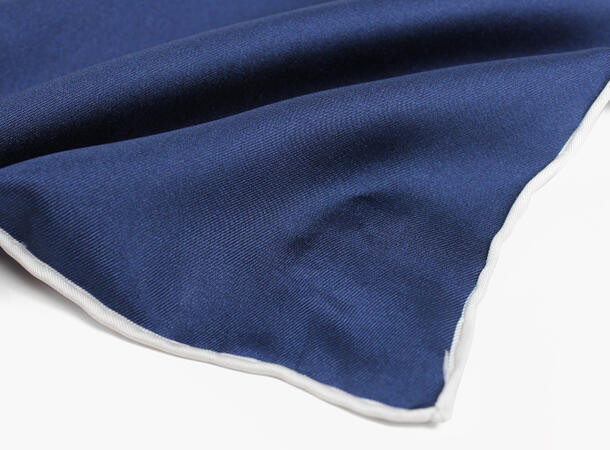 NOHR Embla Emblem Silk Scarf 65 x 65 cm Marine blå 79 