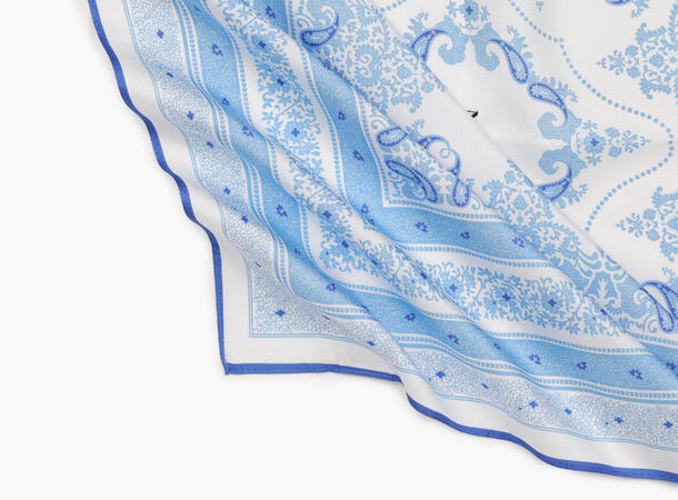 NOHR Lou Silkeskjerf 55 x 55 cm Lys blå 71 