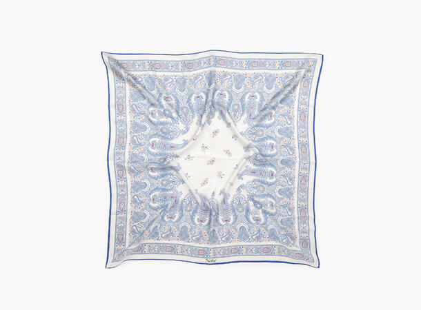 NOHR Amina Silkeskjerf 65 x 65 cm Lys blå 71 