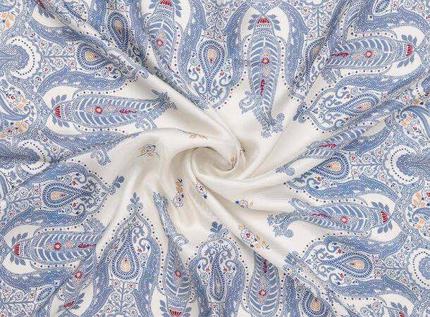 NOHR Amina Silkeskjerf 65 x 65 cm Lys blå 71 